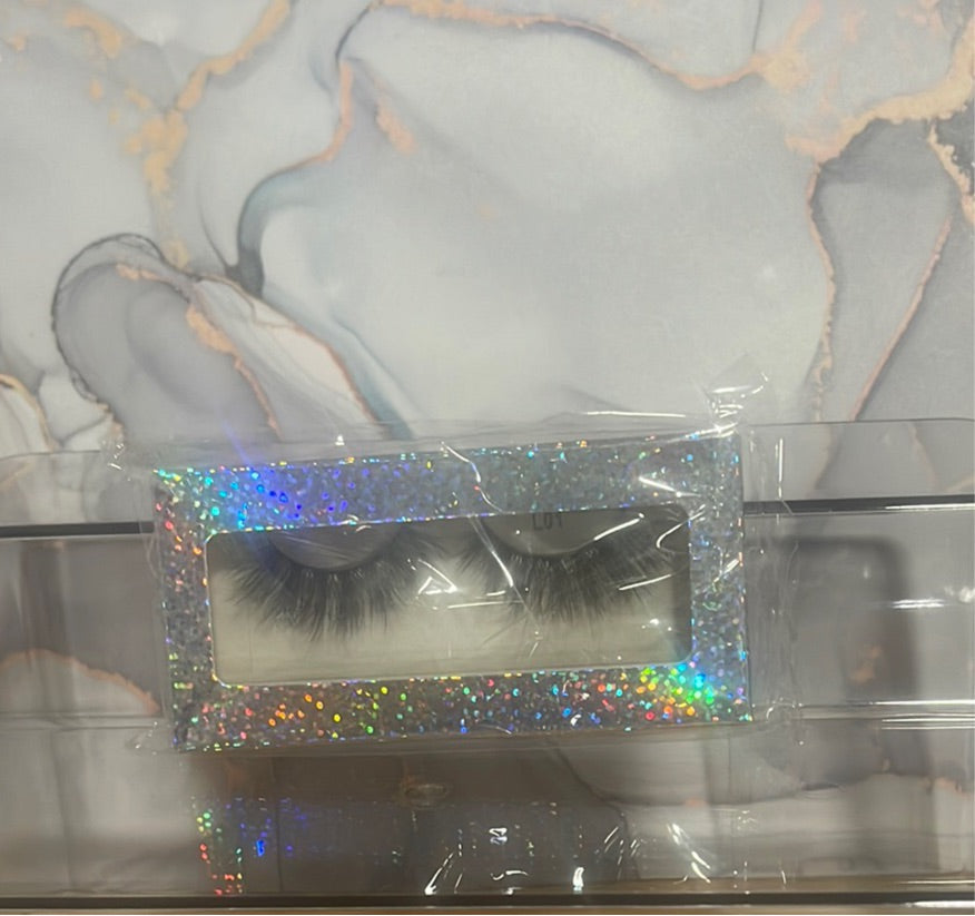 Mink full medium eyelash extensions in box