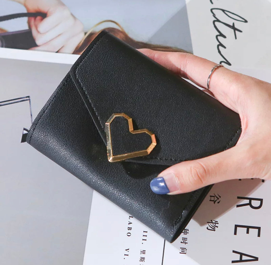 Small wallet with heart closure